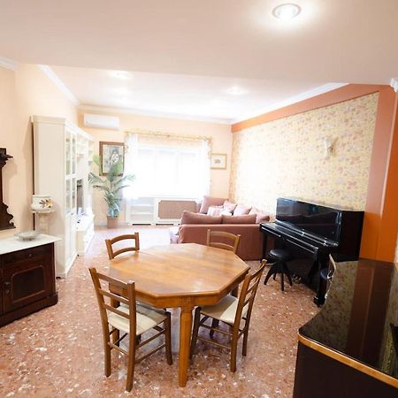 La Casa Di Daniela Apartment Lido di Ostia Luaran gambar