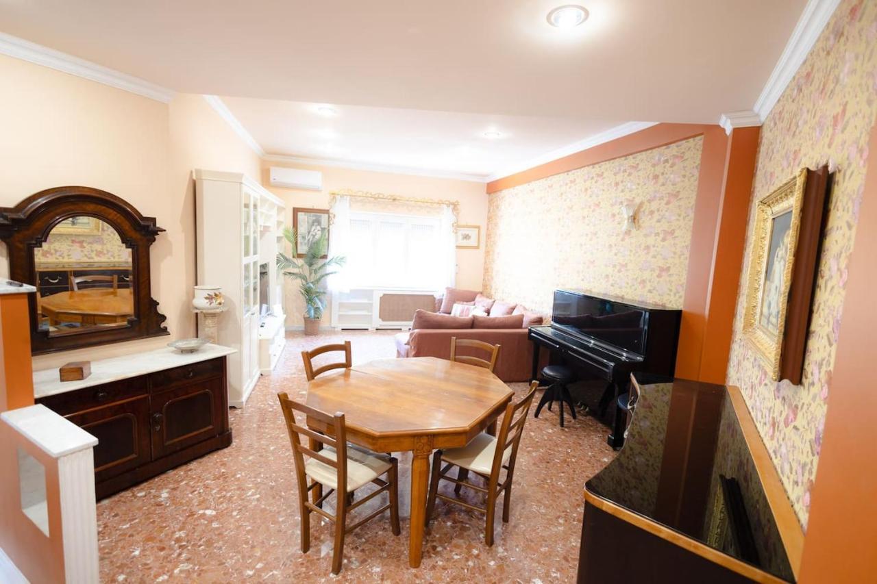 La Casa Di Daniela Apartment Lido di Ostia Luaran gambar
